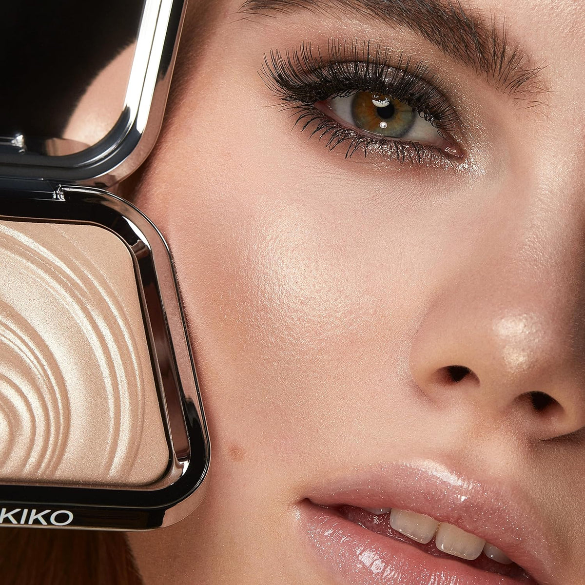Iluminador en Polvo Glow Fusion Intense Powder Highlighter — Kiko Milano
