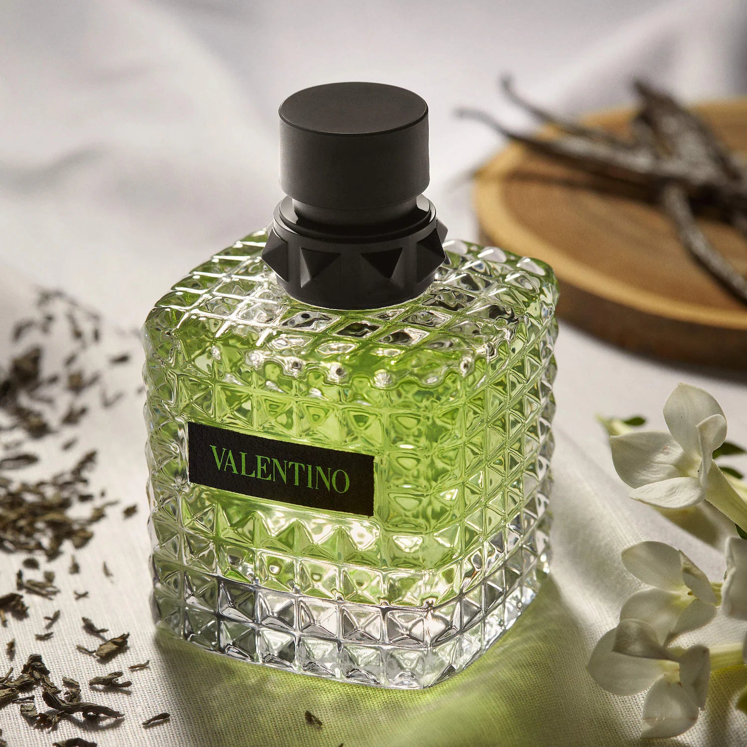 Donna Born in Roma Green Stravaganza Eau de Parfum Spray de viaje con acorde de vainilla y té — Valentino