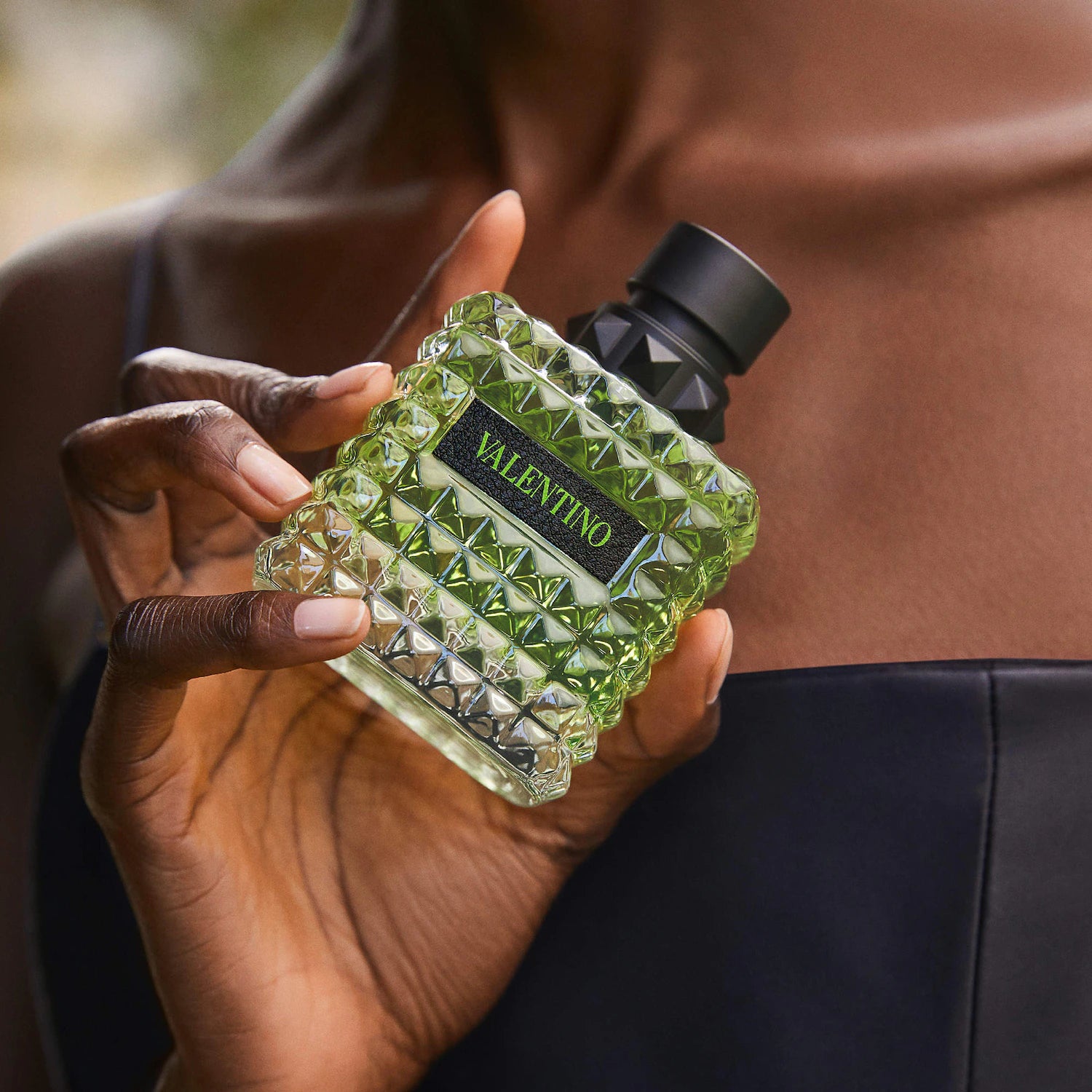 Donna Born in Roma Green Stravaganza Eau de Parfum Spray de viaje con acorde de vainilla y té — Valentino