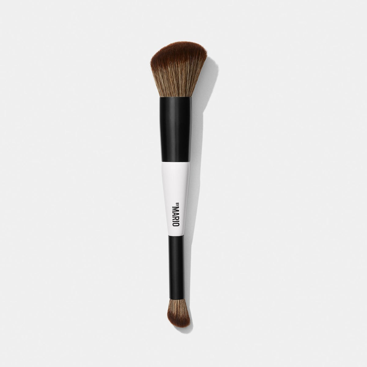 Brocha F1 de Doble Punta para Contorno y Rubor — Makeup by Mario